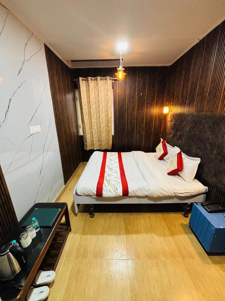 Hotel Amar Mussoorie Exteriör bild