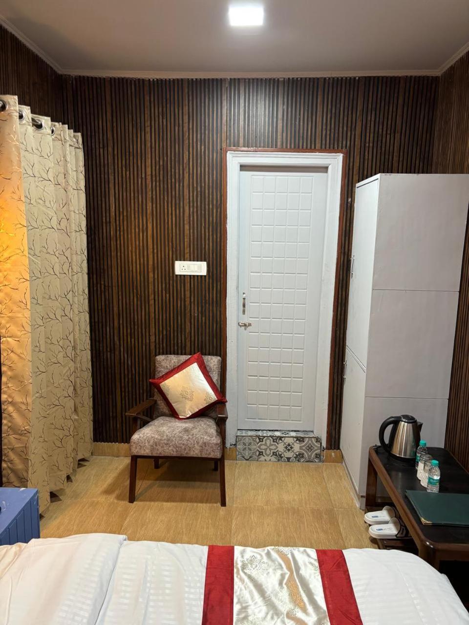 Hotel Amar Mussoorie Exteriör bild