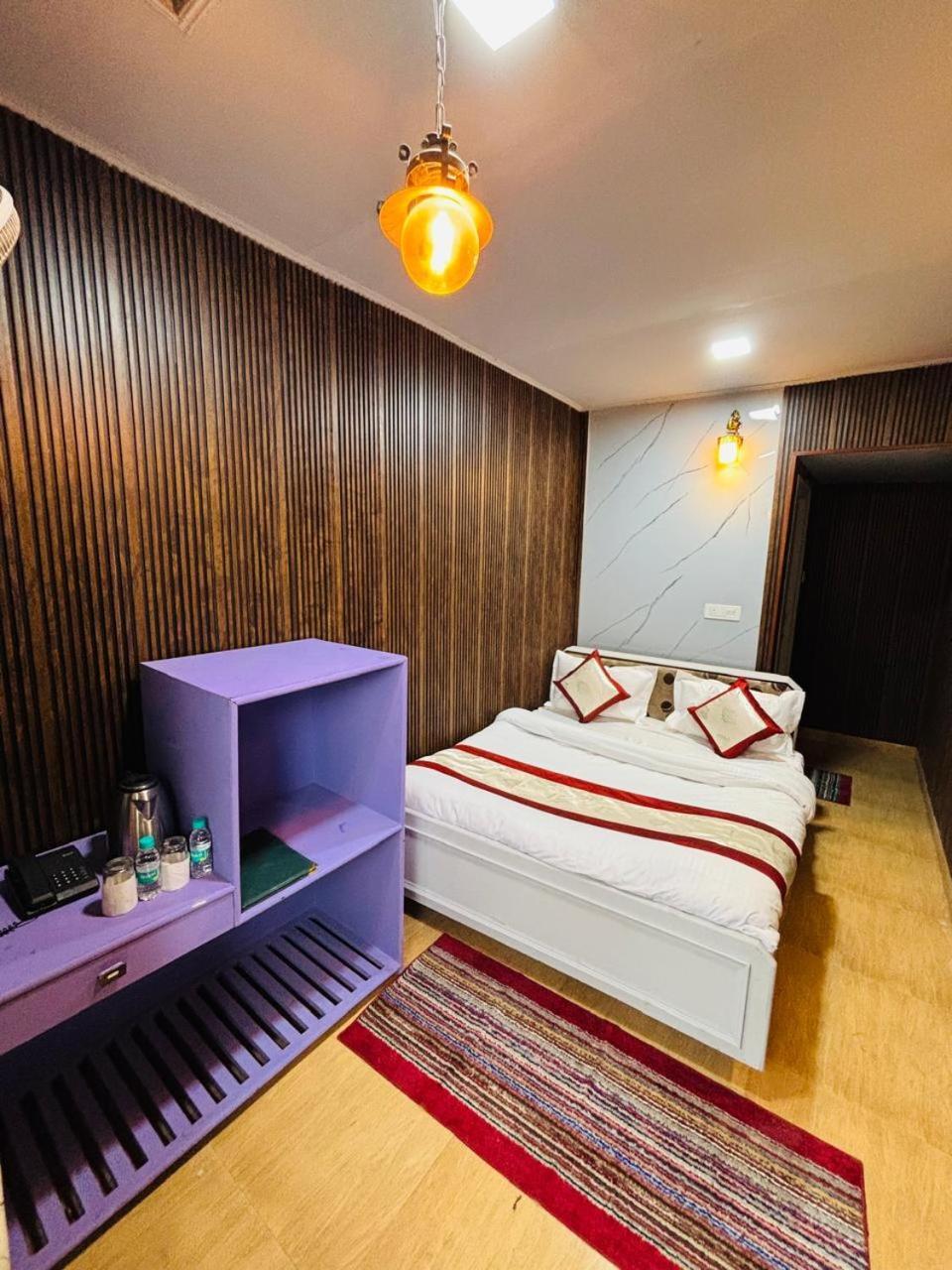 Hotel Amar Mussoorie Exteriör bild