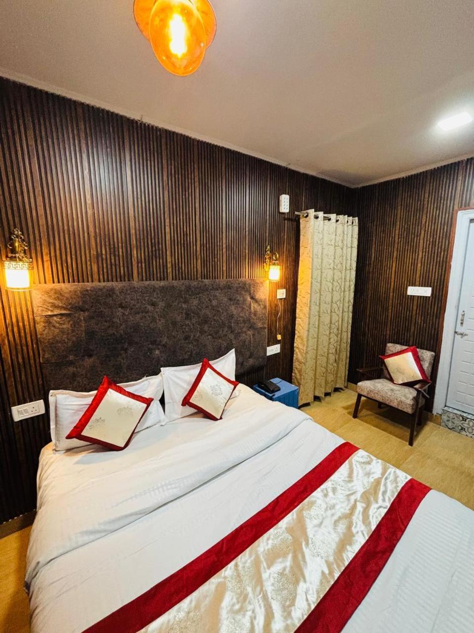 Hotel Amar Mussoorie Exteriör bild