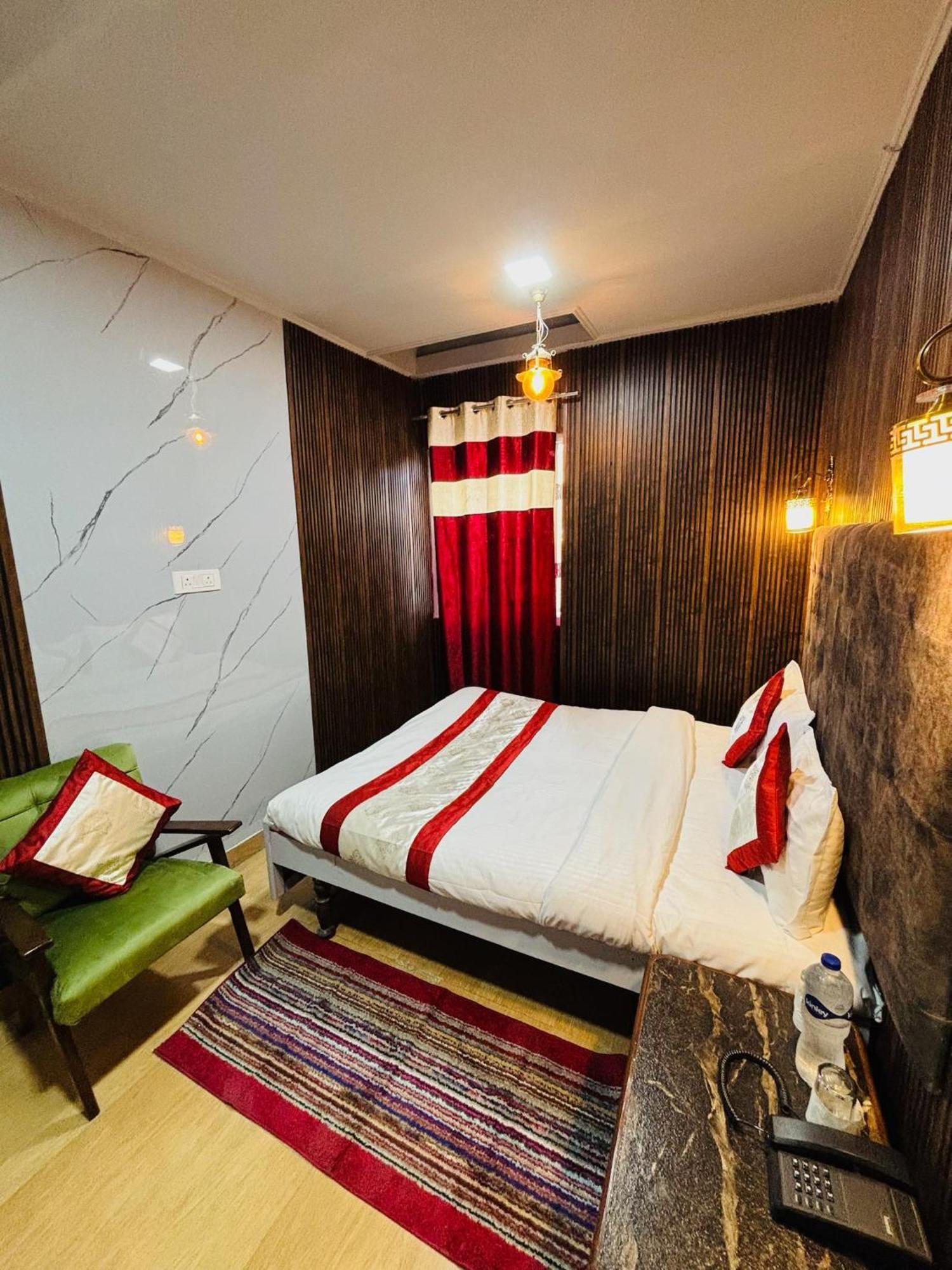Hotel Amar Mussoorie Exteriör bild